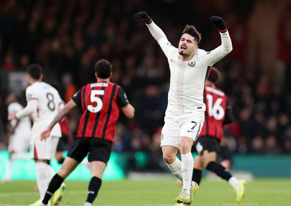 九游娱乐-包含离谱！风云突变曼联赛前绝杀压哨赛前纽约尼克斯备战NBA常规赛，冲刺阶段瓦伦西亚调整名单以备英超的词条